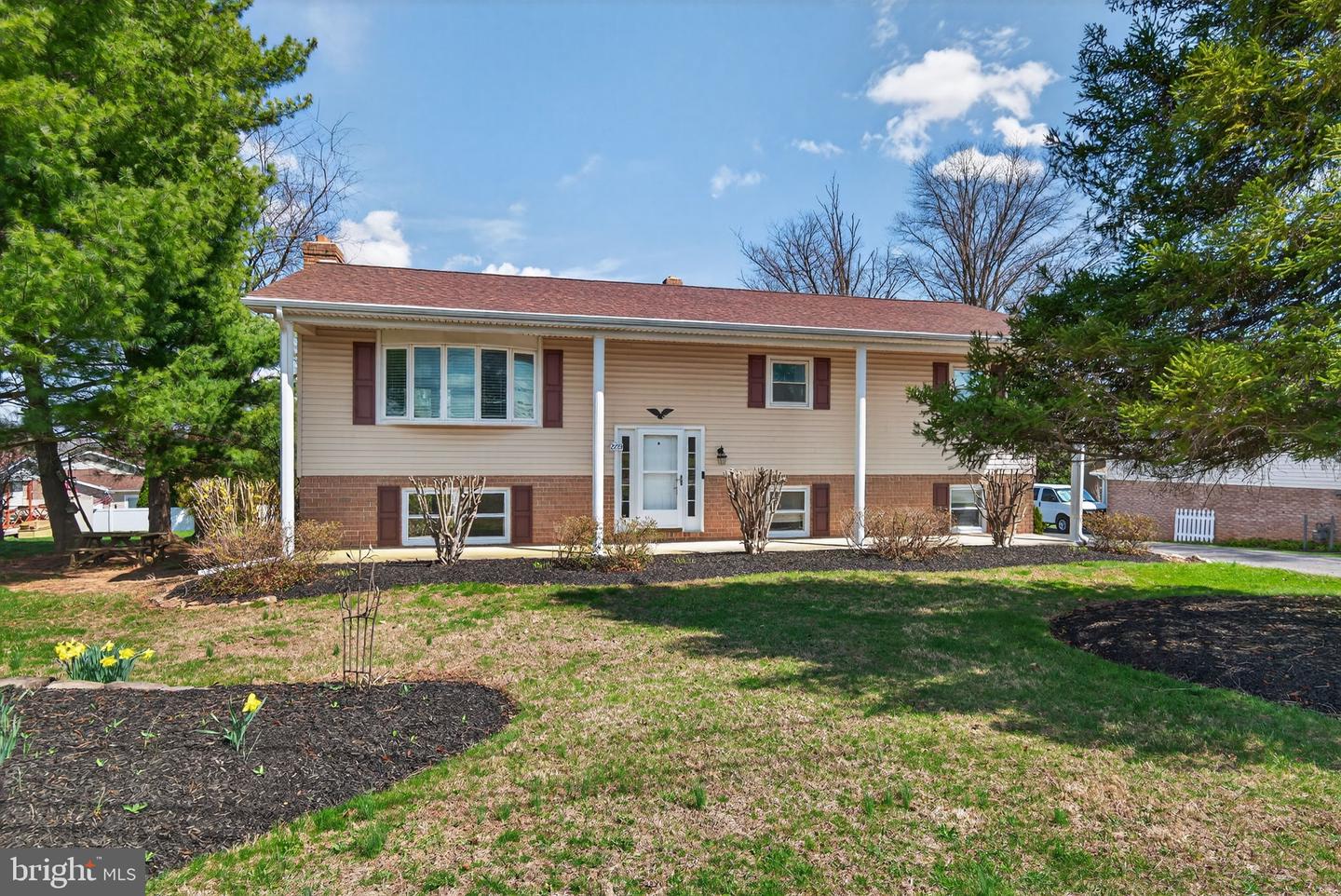 2733 Vireo Road, York
