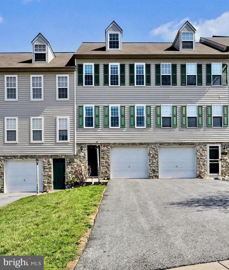 1008 Hearthridge Lane, York