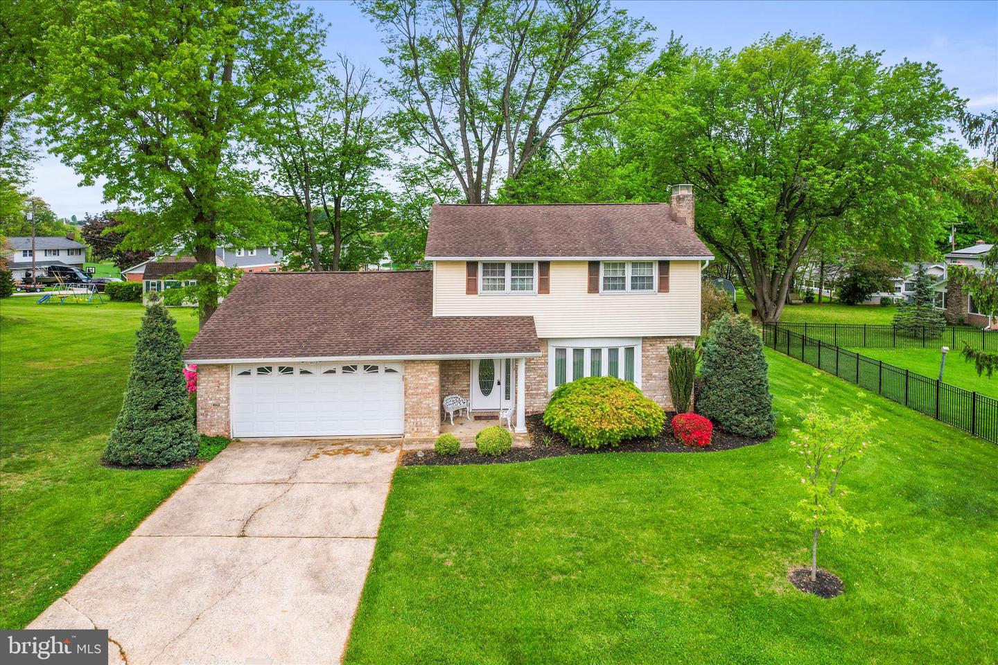 1884 Ebony Drive, York