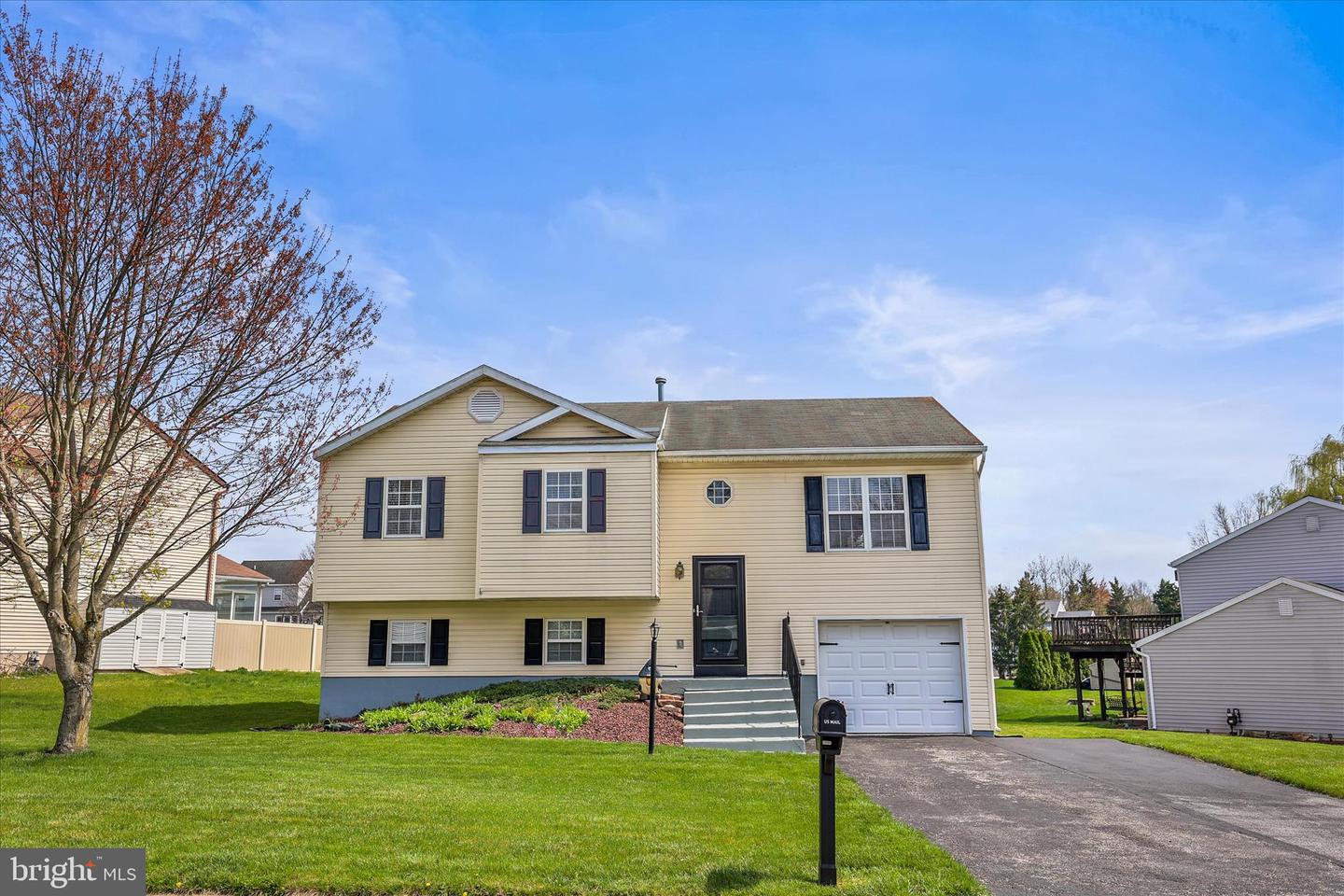 125 Winston Drive, York