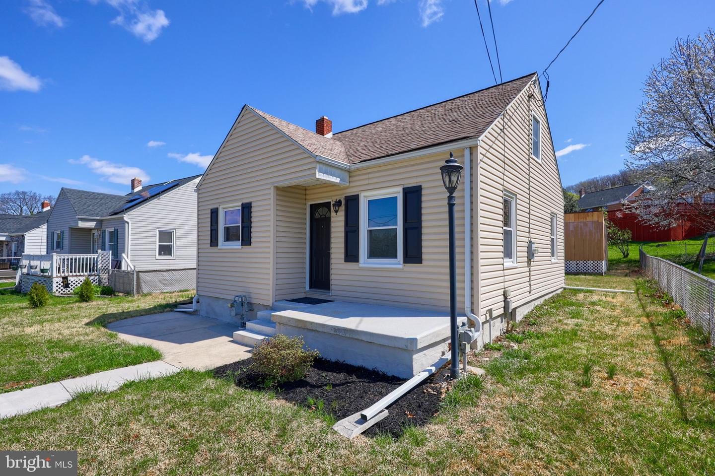2581 Mayfield Street, York