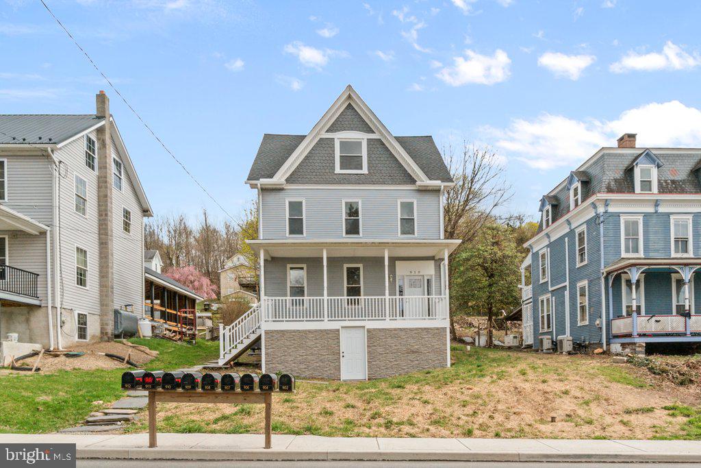 910 Main Street, Delta