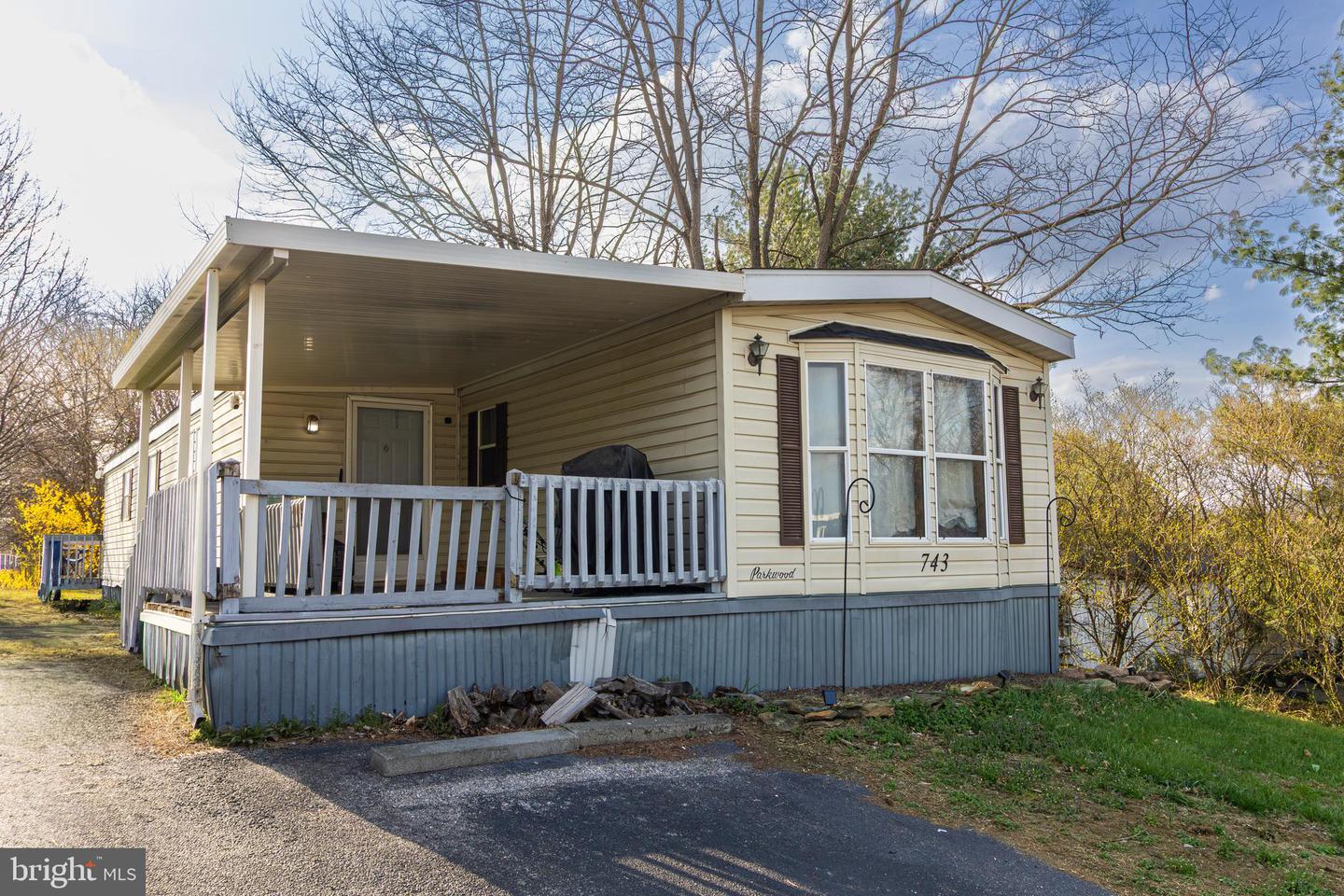 743 Shawna Ave, York