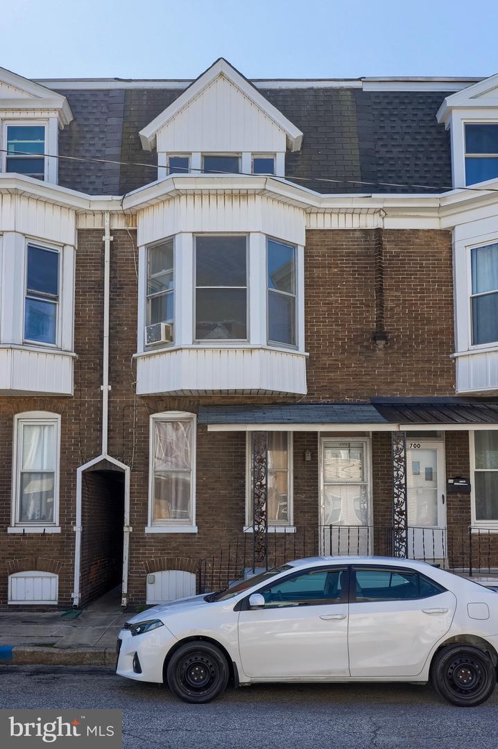 702 York Street, York