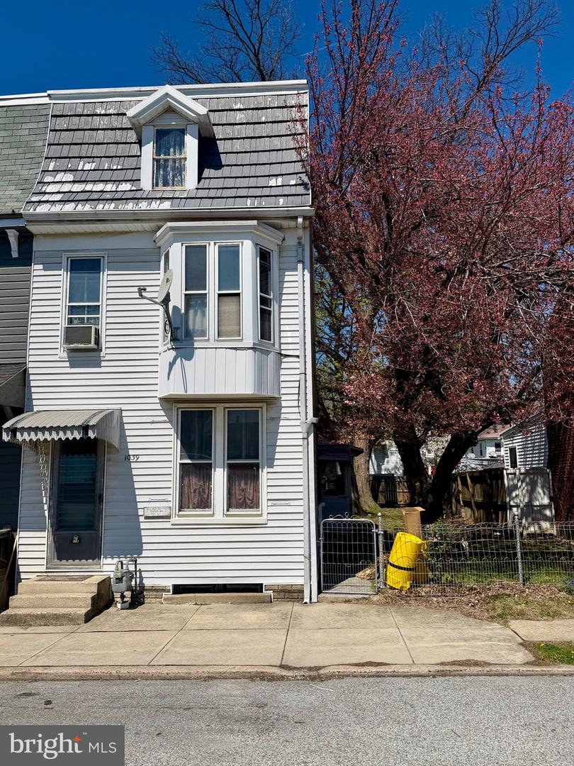1039 E Poplar Street, York