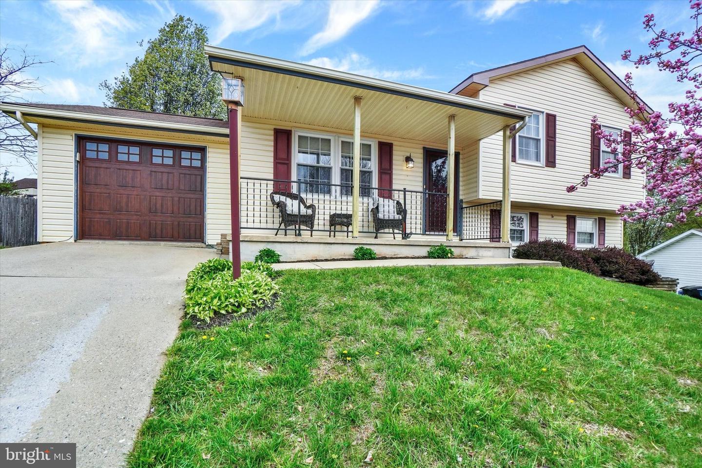 103 Overview Circle E, Red Lion