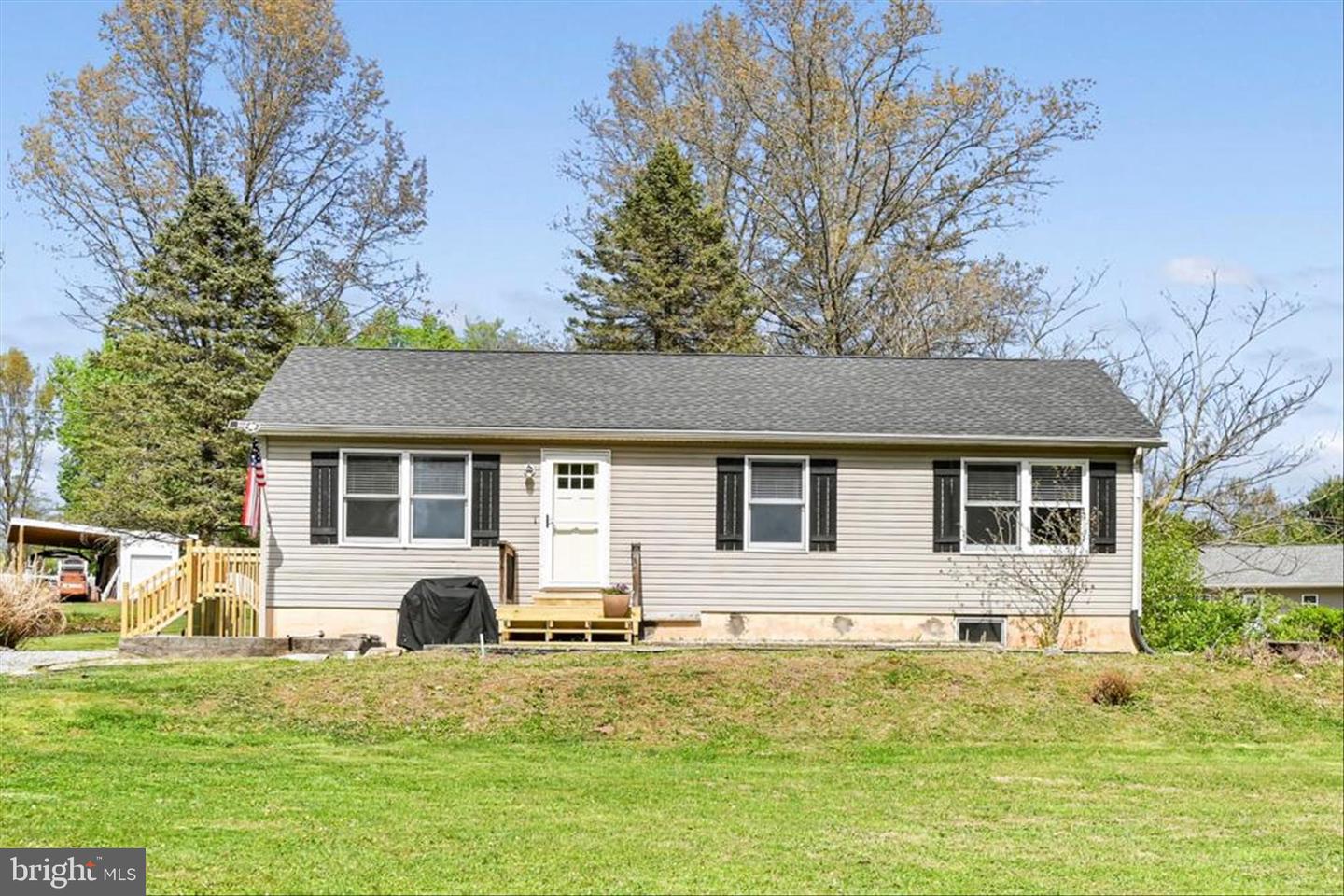 445 Scotch Pine Road, Dillsburg