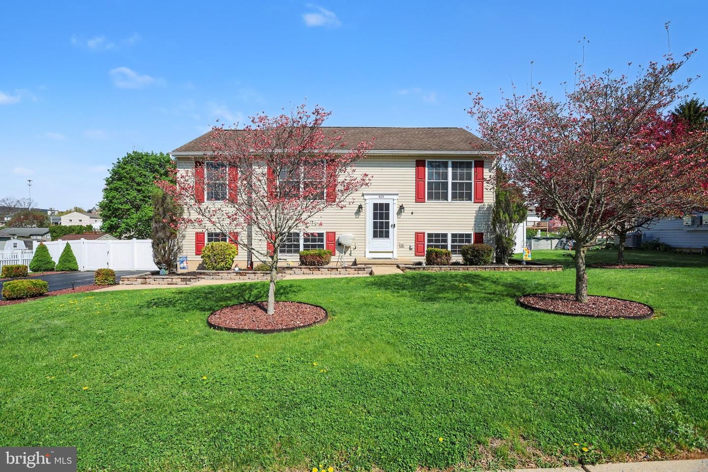 405 Steven Drive, York
