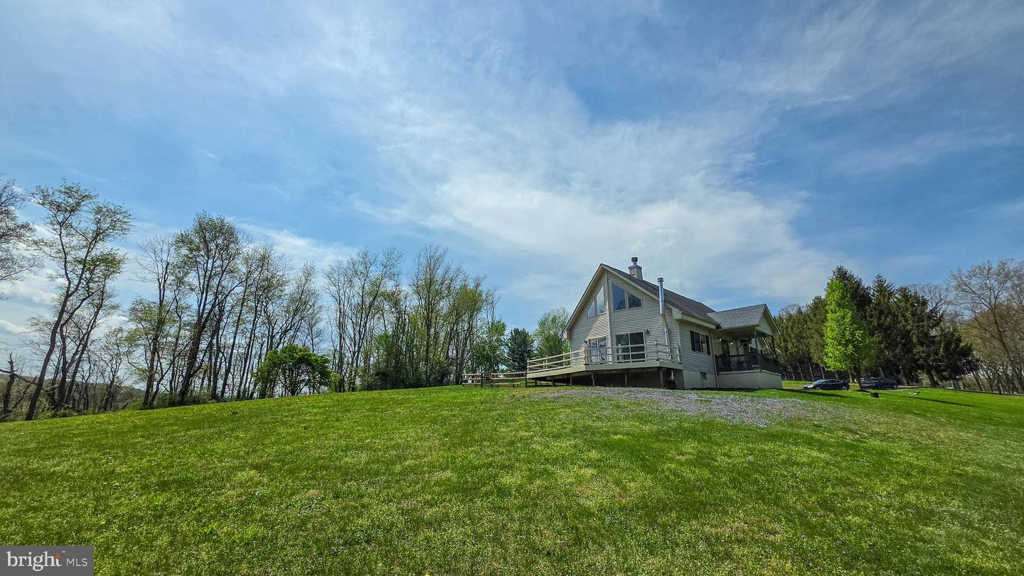6262 Thoman Drive, Spring Grove