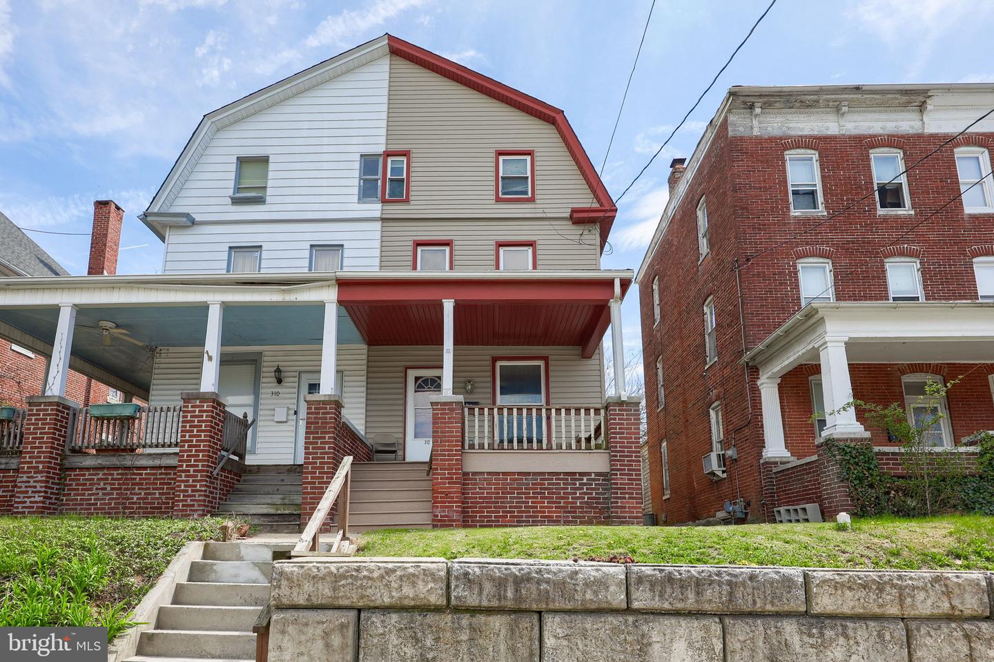312 W Broadway, Red Lion
