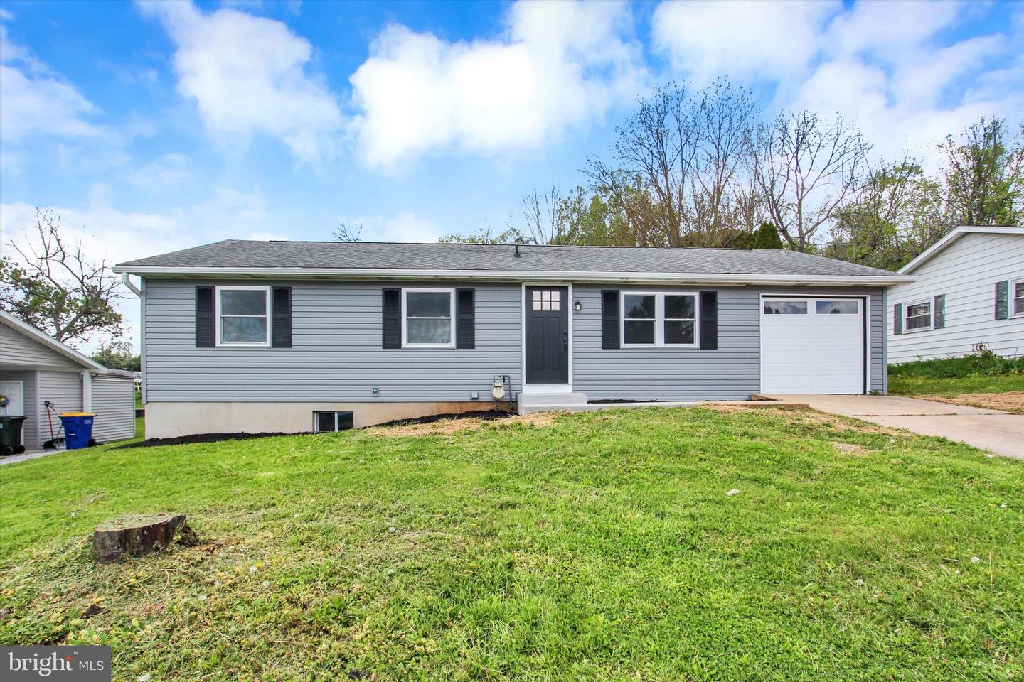 230 Canary Circle, York