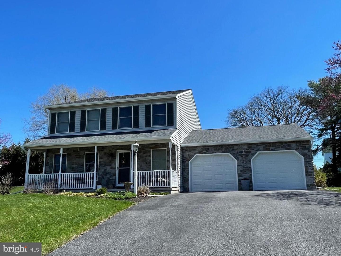215 Steffie Drive, Mount Wolf
