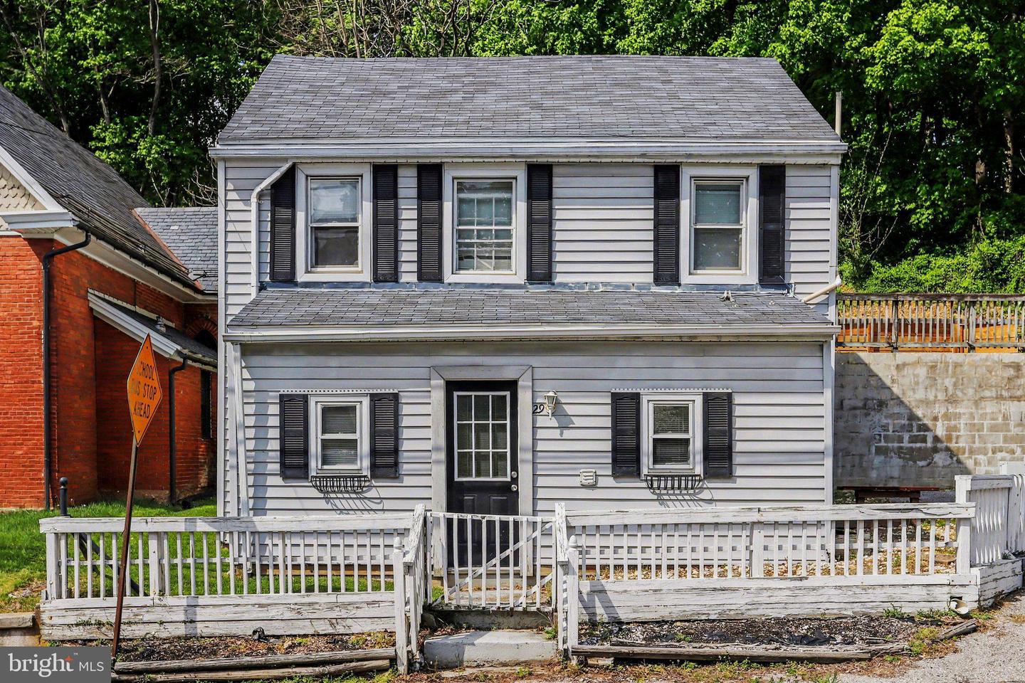 29 E Main Street, Railroad