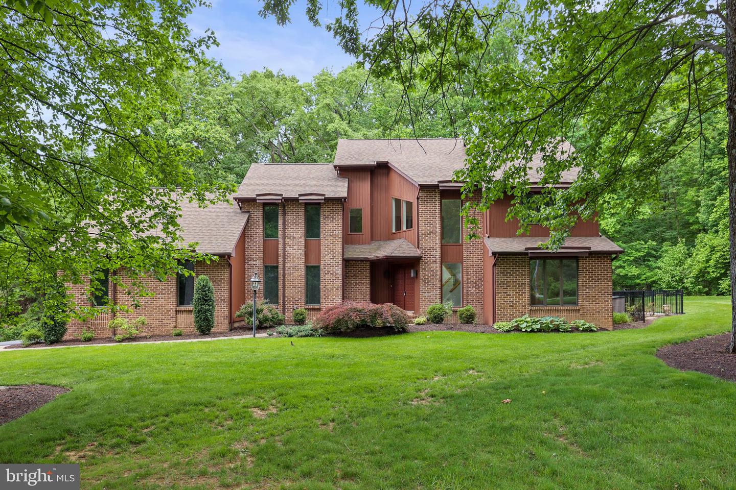 1990 Shulton Drive, York