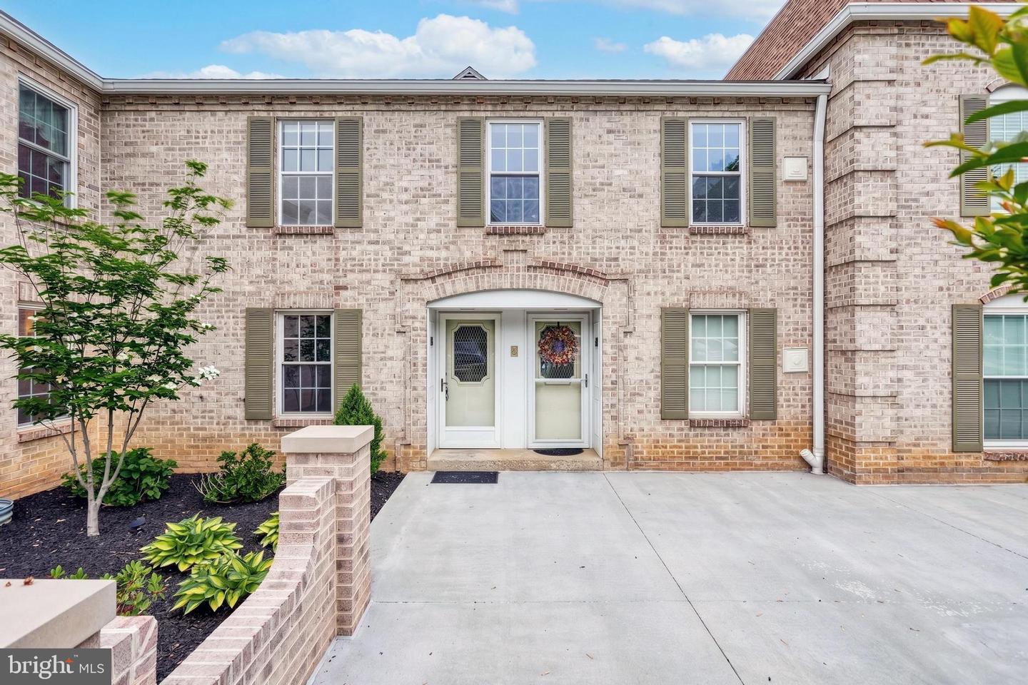 1000 Country Club Road #8, York