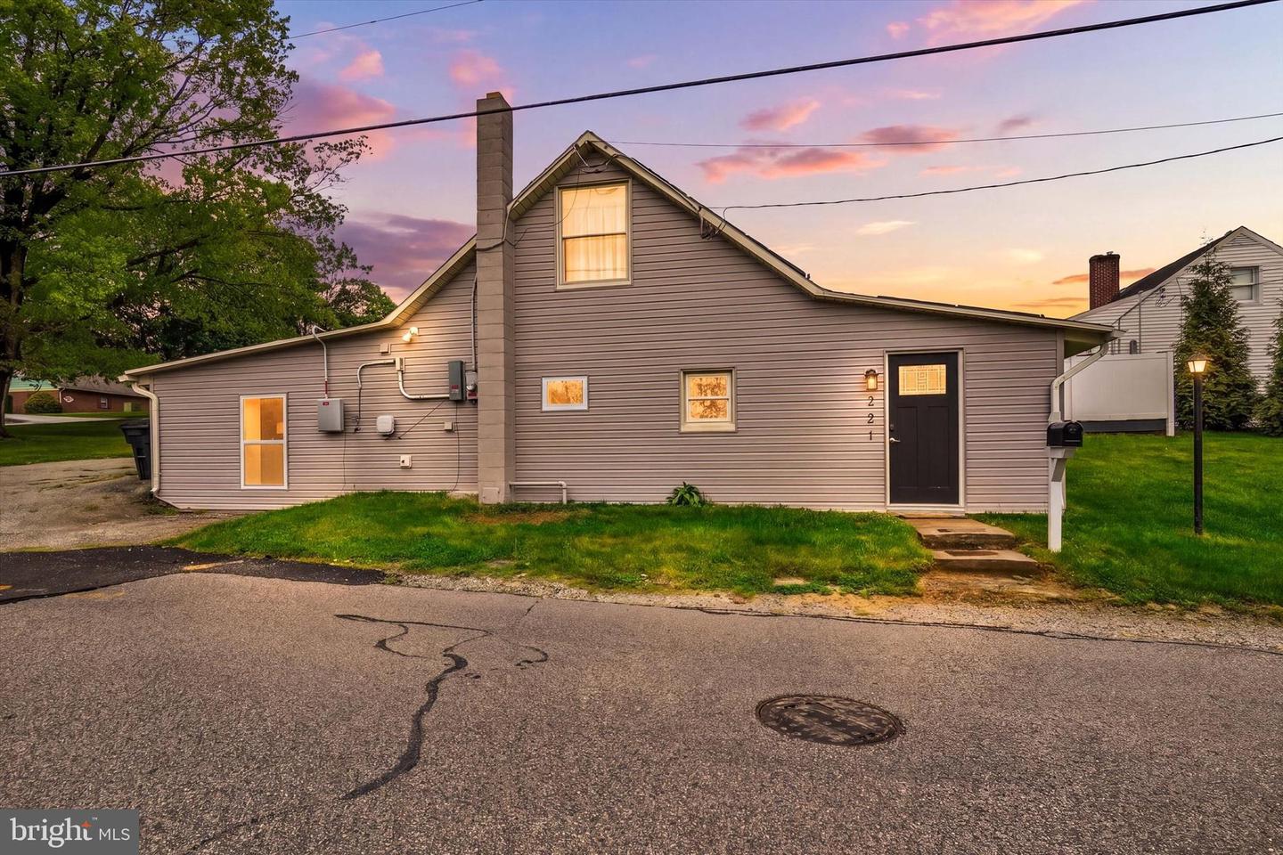 93 W High Street, Yoe