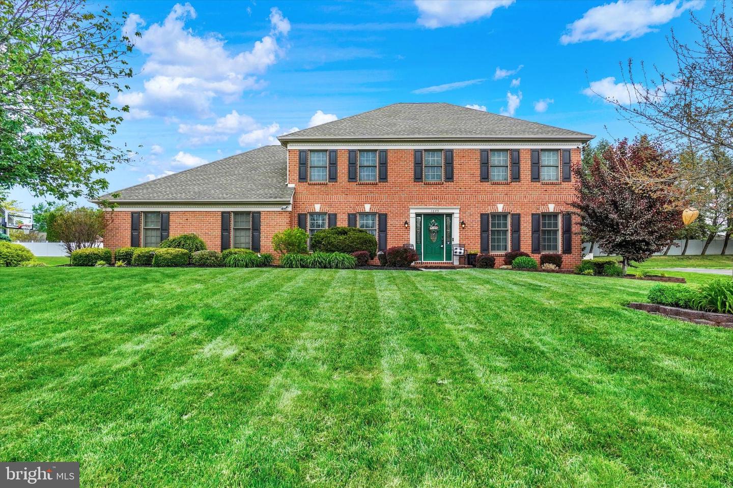 1649 Lilac Road, York