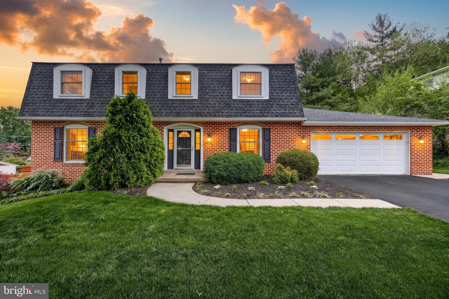 805 Cortleigh Drive, York