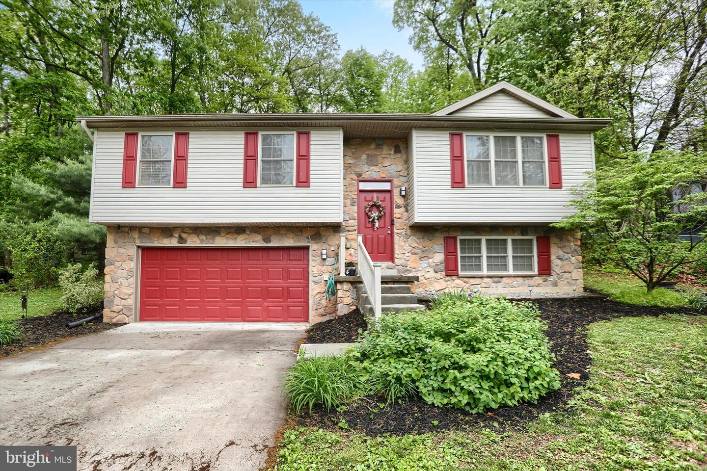 404 Little John Drive, Dillsburg