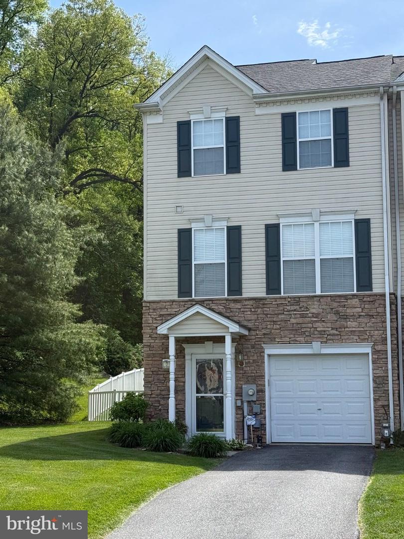 390 Bruaw Drive, York