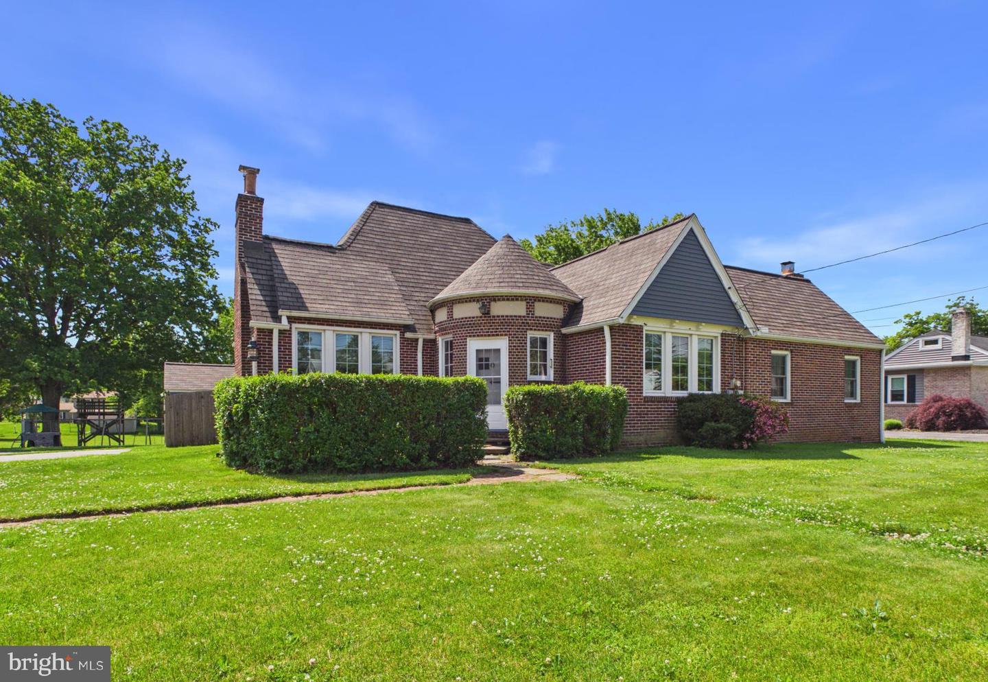 2266 Sunset Lane, York