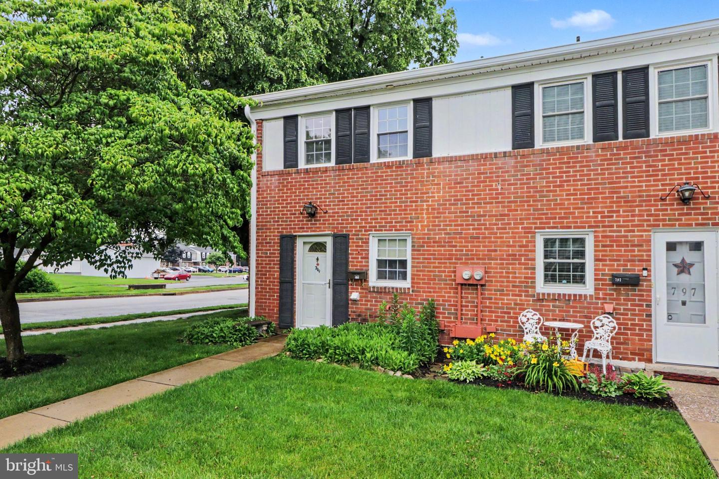 799 Hardwick Place, York