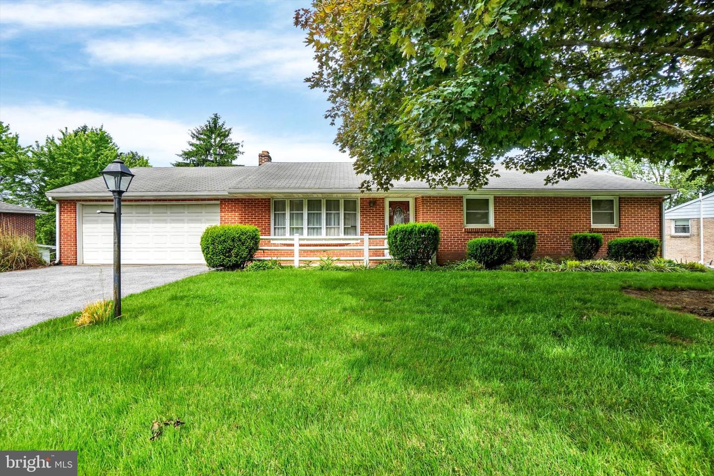 545 Skyview Drive, York