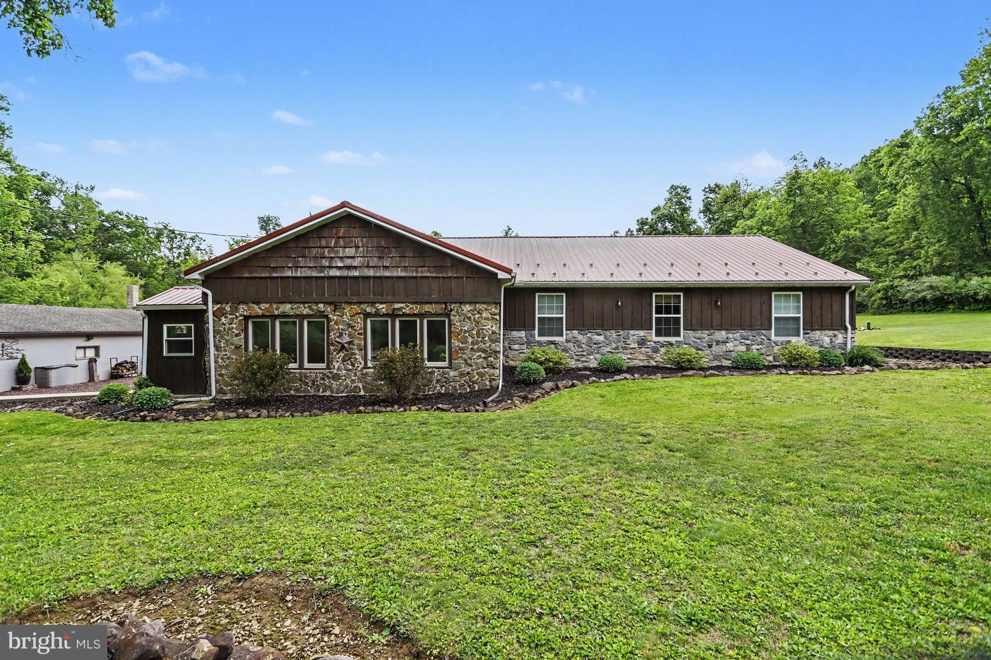 1100 S York, Dillsburg