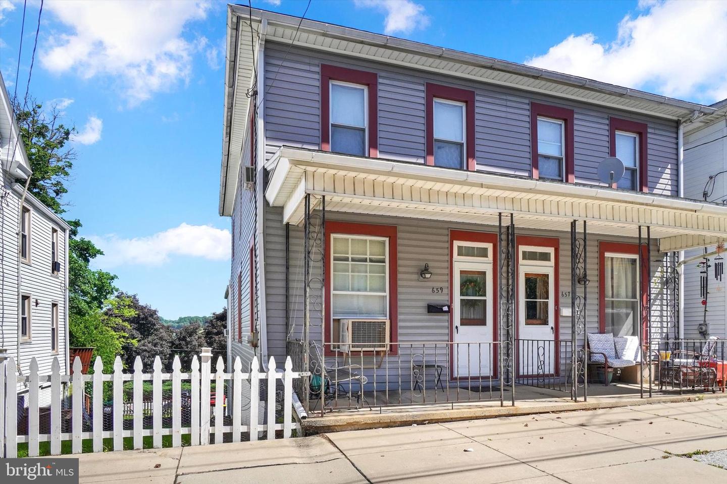 659 W Broadway