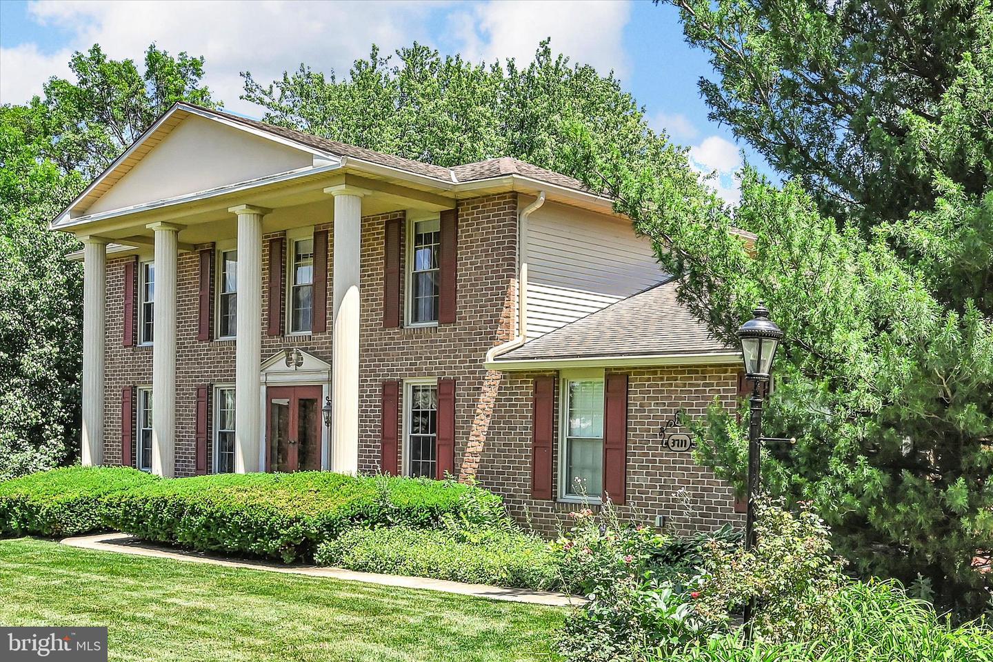 3711 Cayuga Lane
