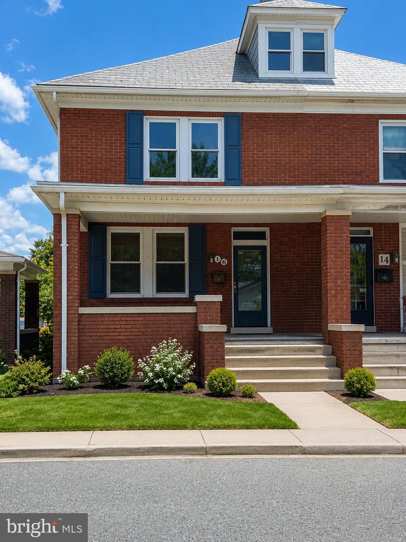 16 E Hanover Street