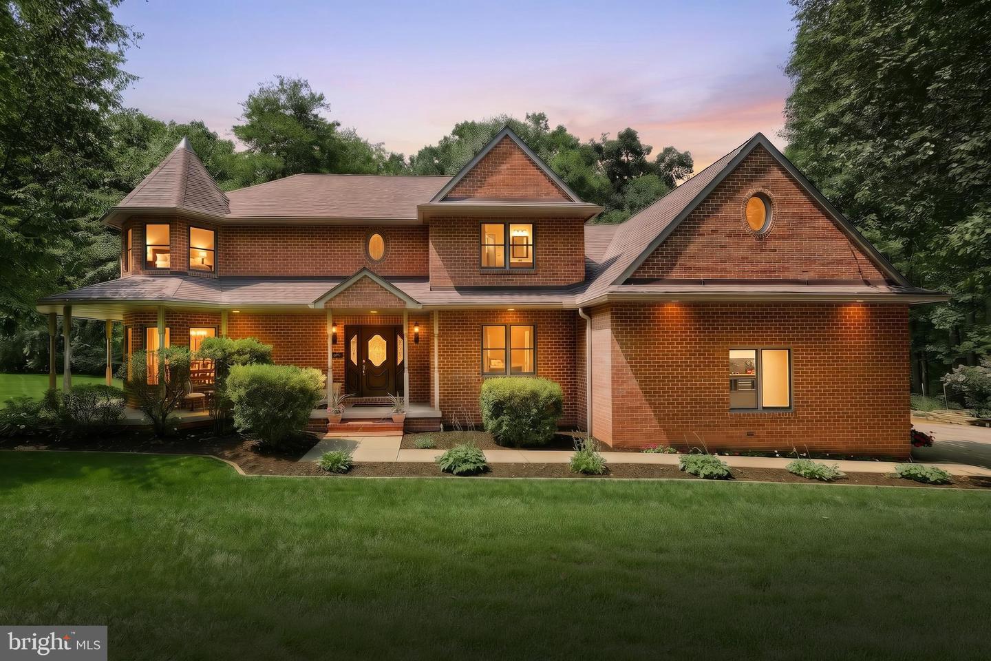 7714 Paradise Heights
