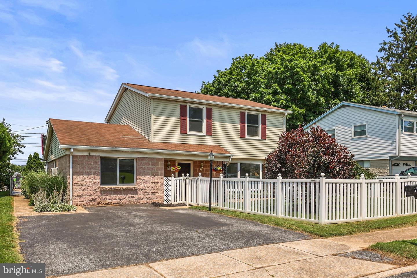 975 Marbrook Lane