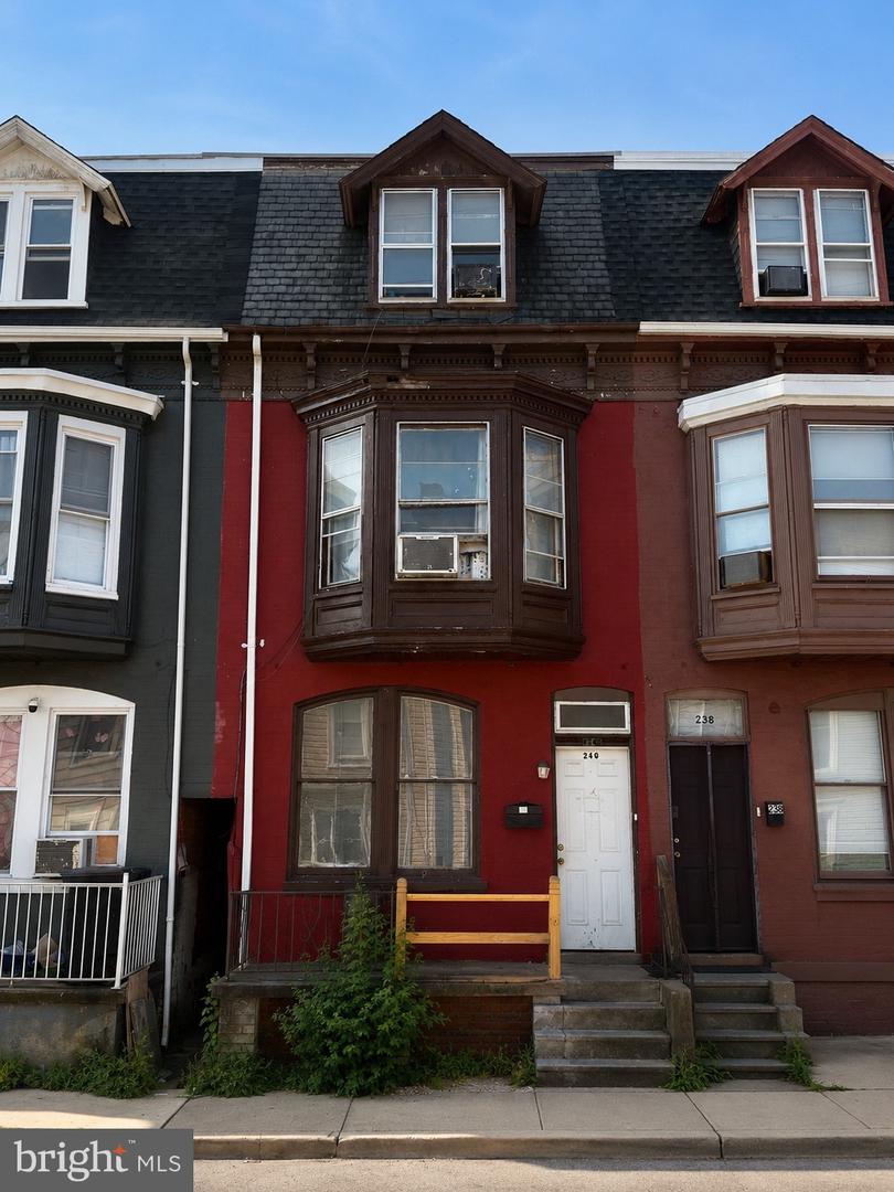 240 E Poplar Street