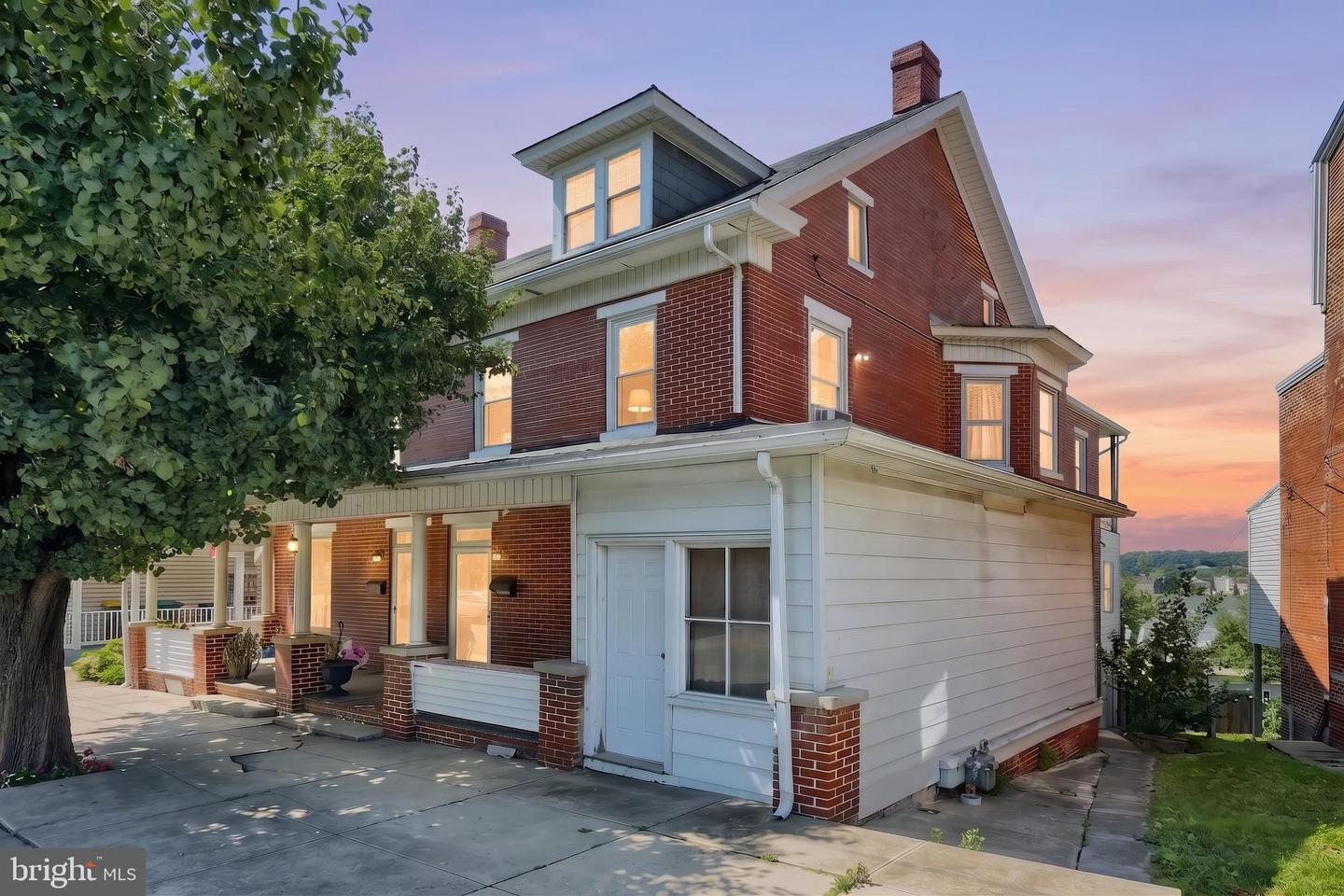 509 W Broadway