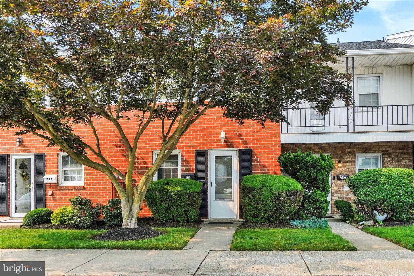 739 Hardwick Place