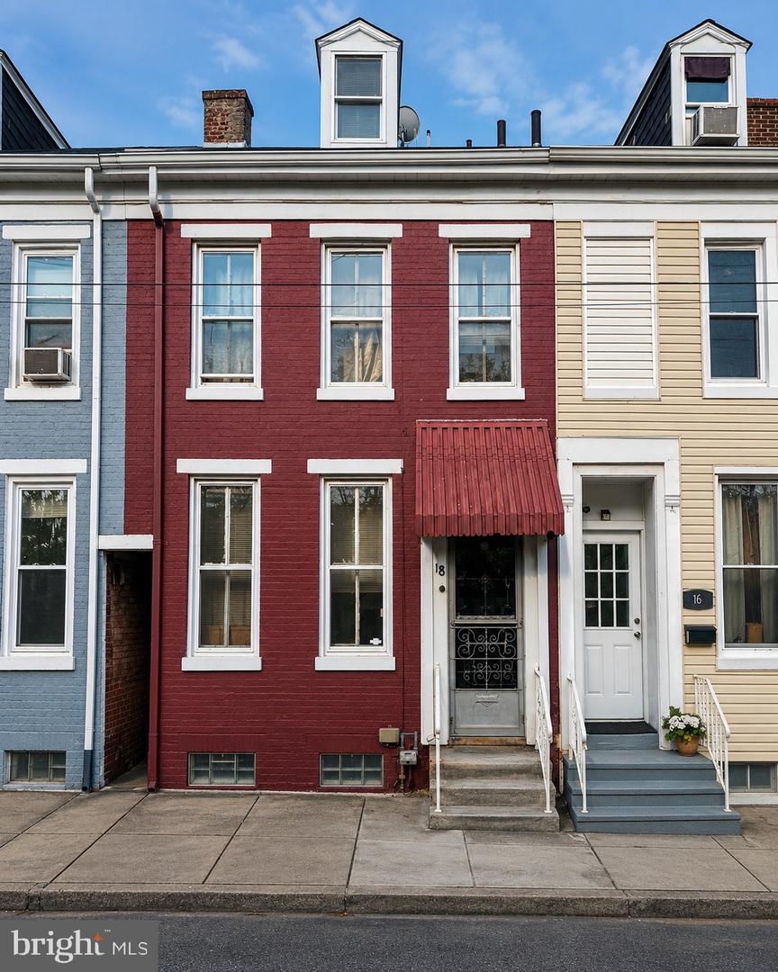 18 S Lee Street