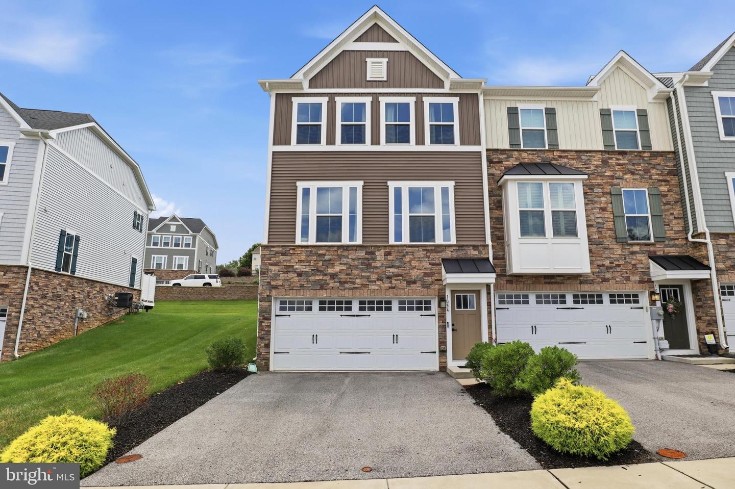 1054 Rosecroft Lane #24