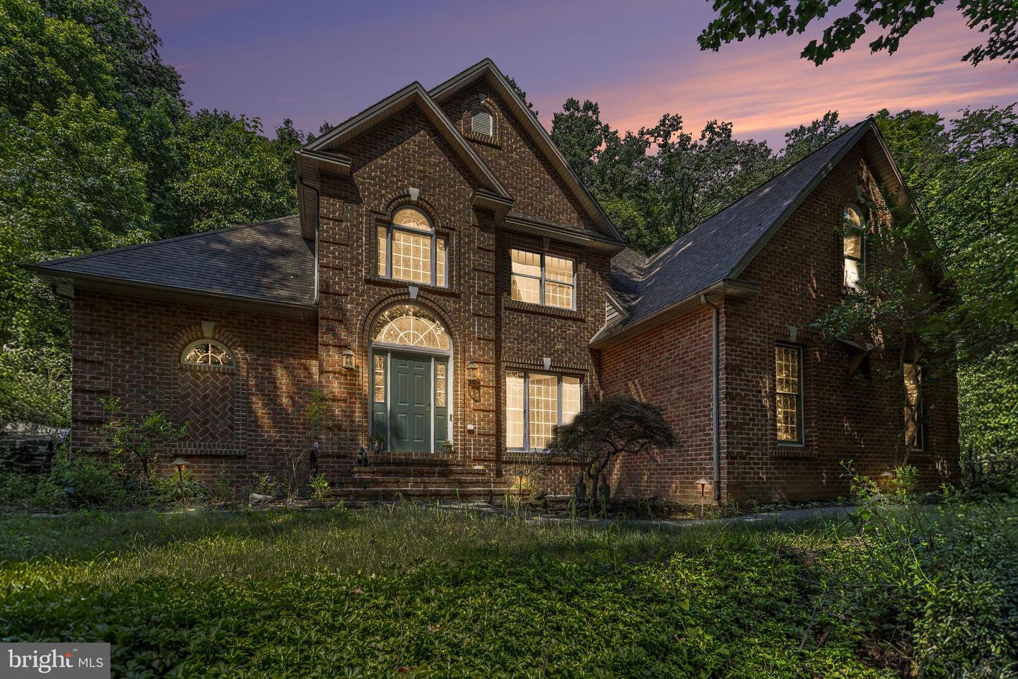 661 Hunters Lane