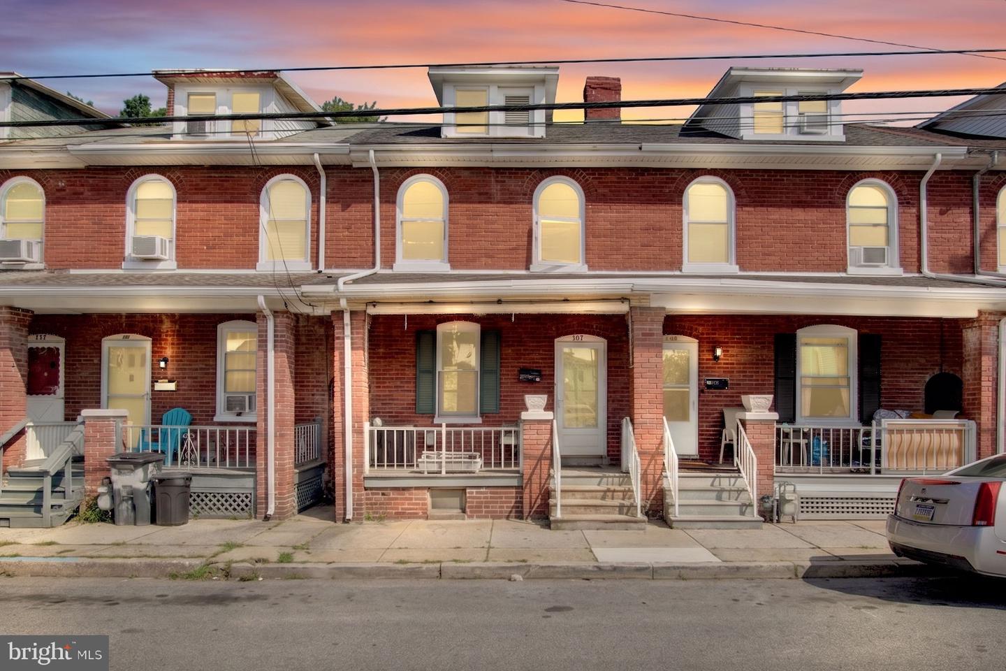 967 E King Street