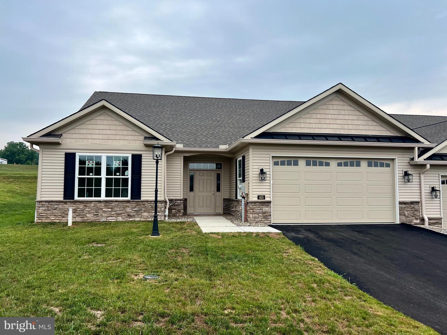 405 Ledge Rock Drive #26