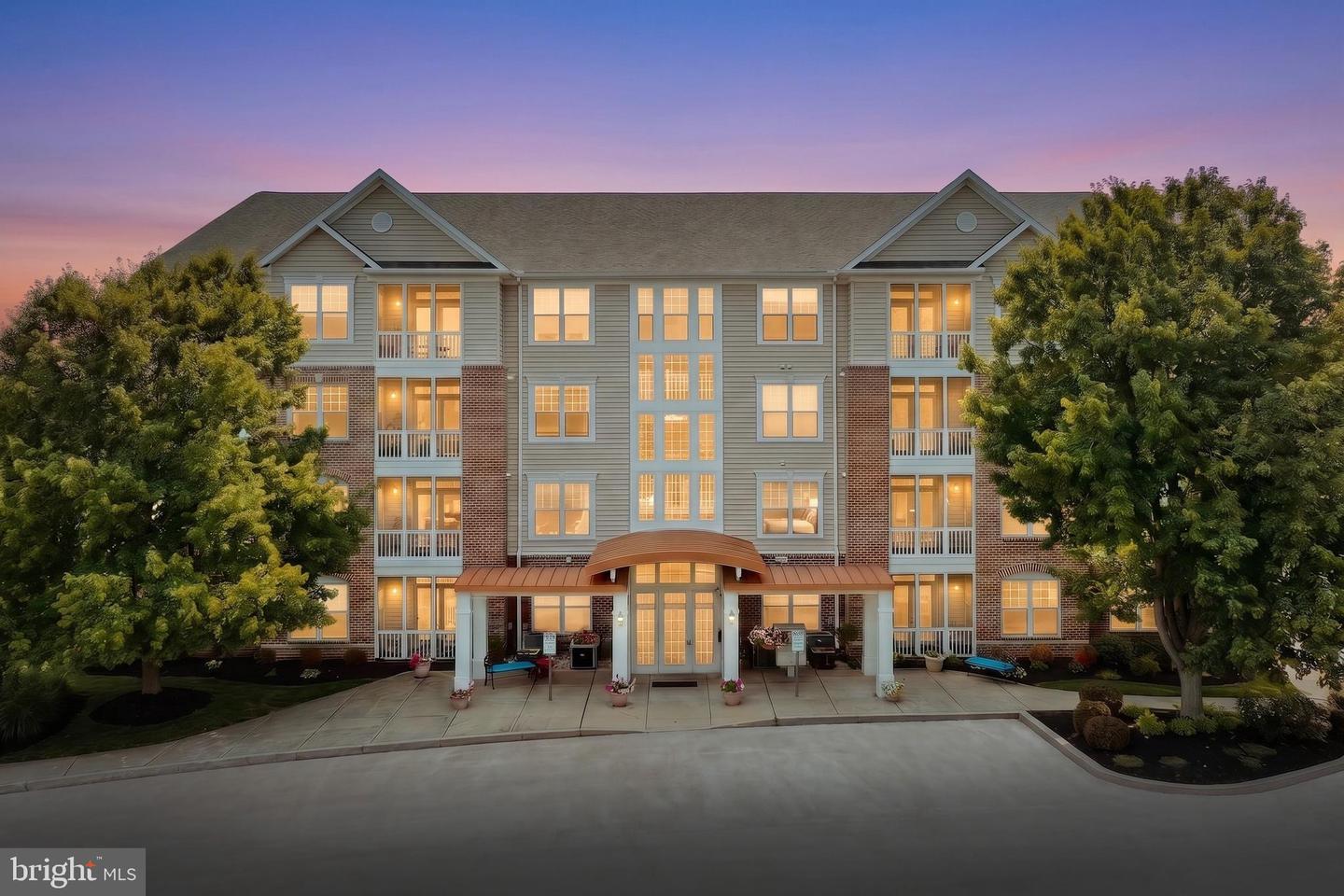 1010 Crest Way #402