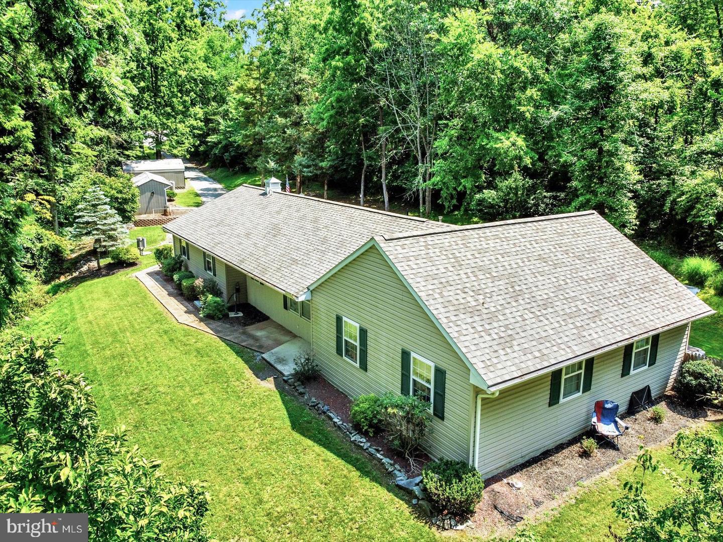 30 Lakeview Court