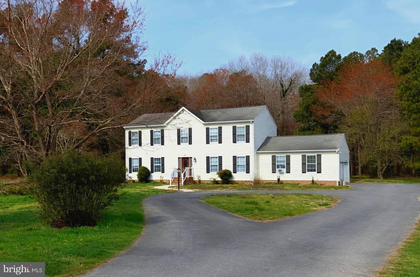 10156 Pineview Ln
