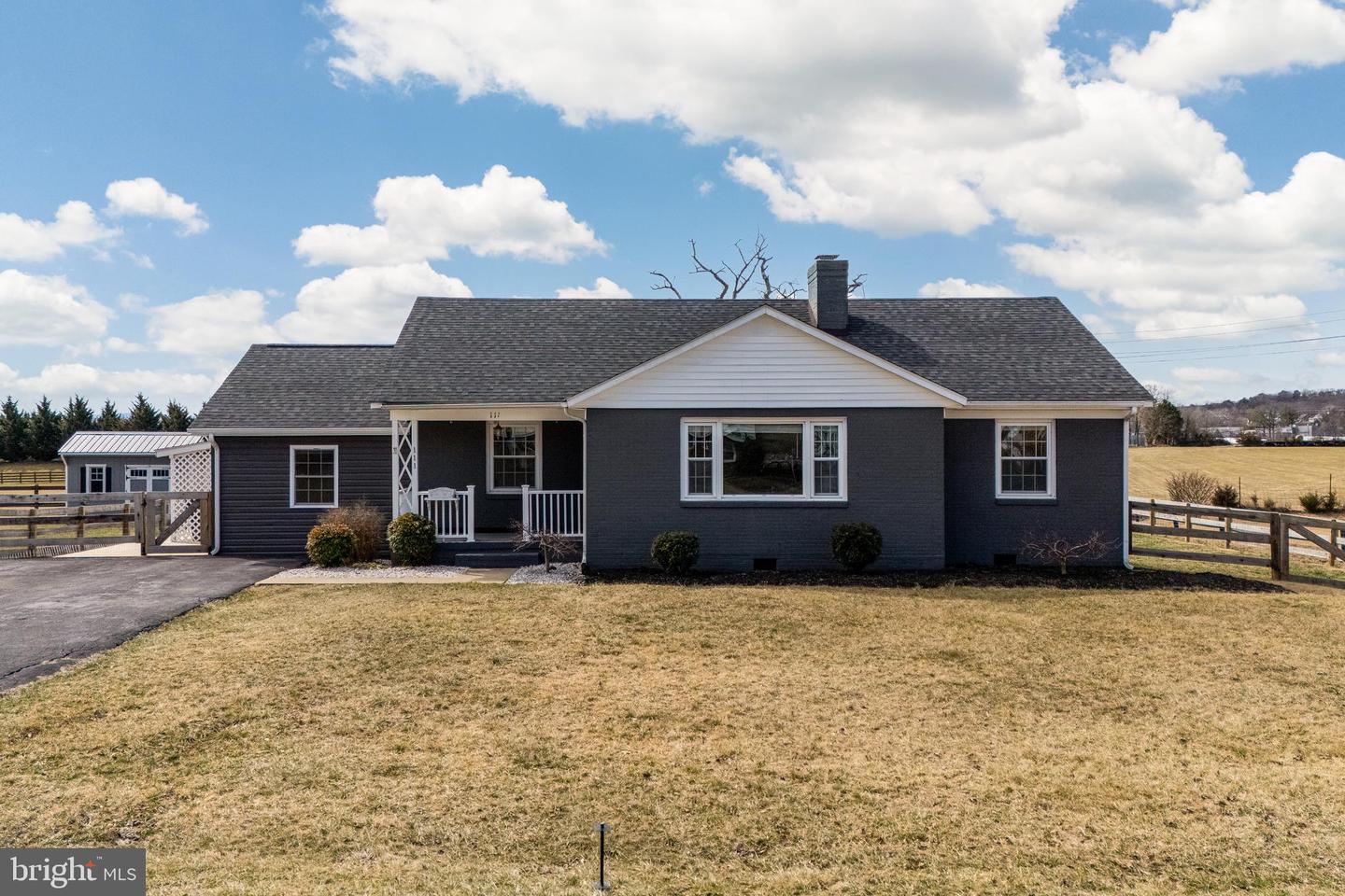 111 Skyview Circle, Verona