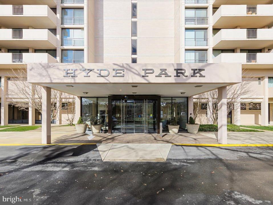 4141 N Henderson Road #913, Arlington