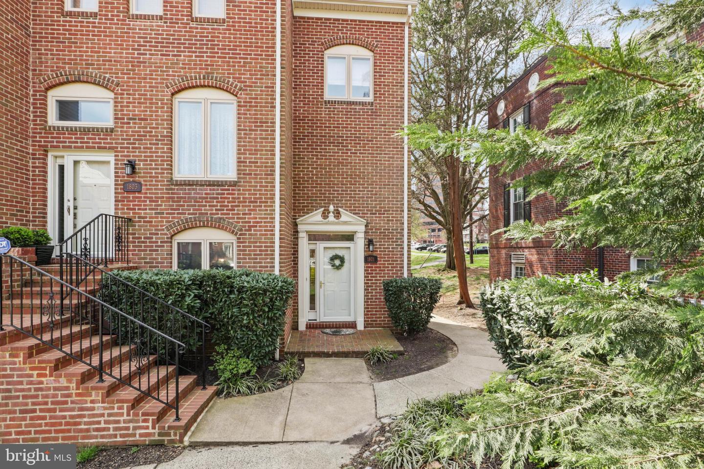 1801 N Uhle Street N #1, Arlington