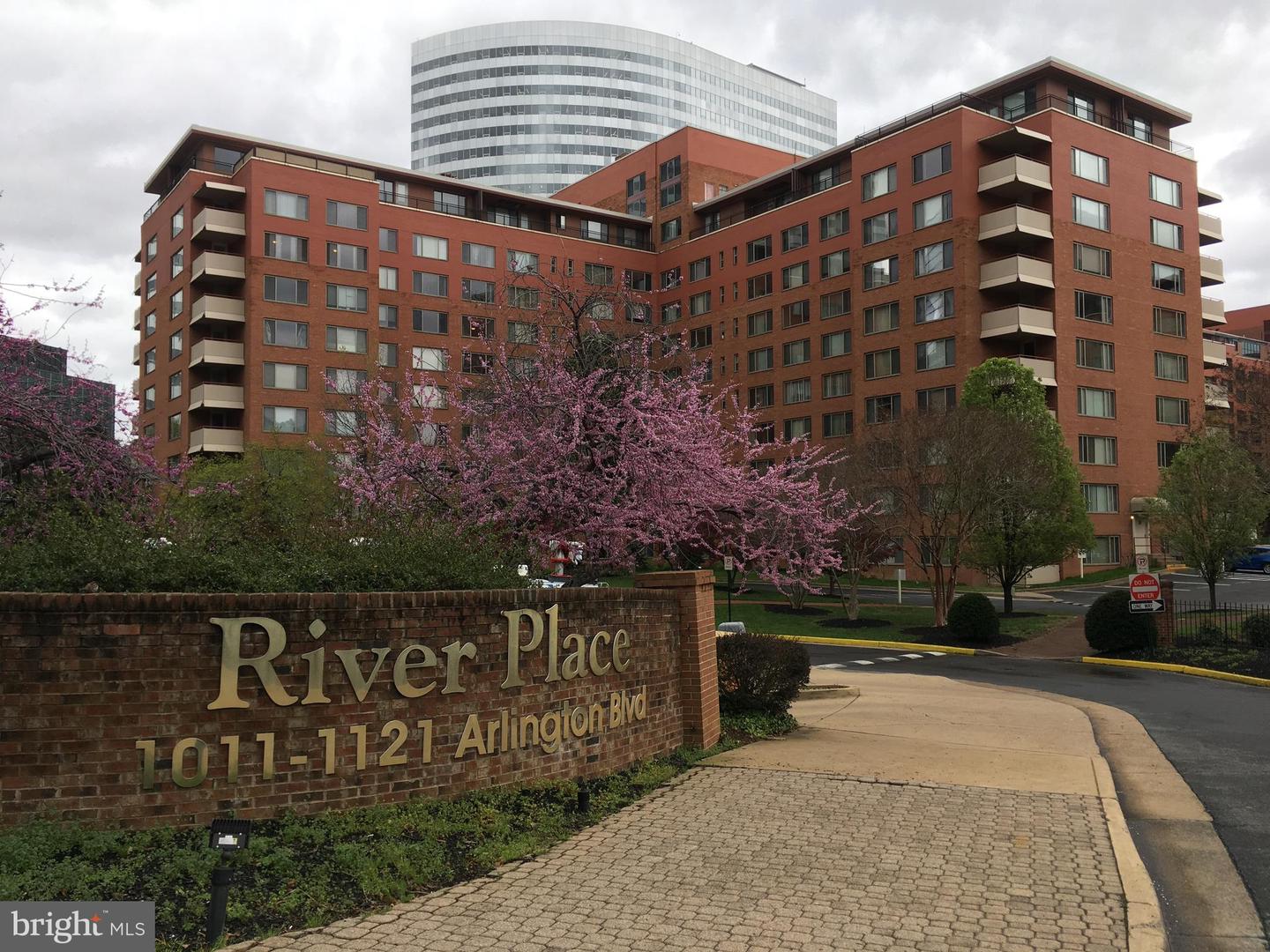 1021 Arlington Boulevard #423, Arlington