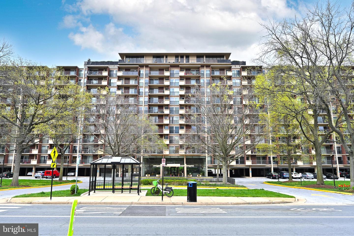 1300 Army Navy Drive S #227, Arlington