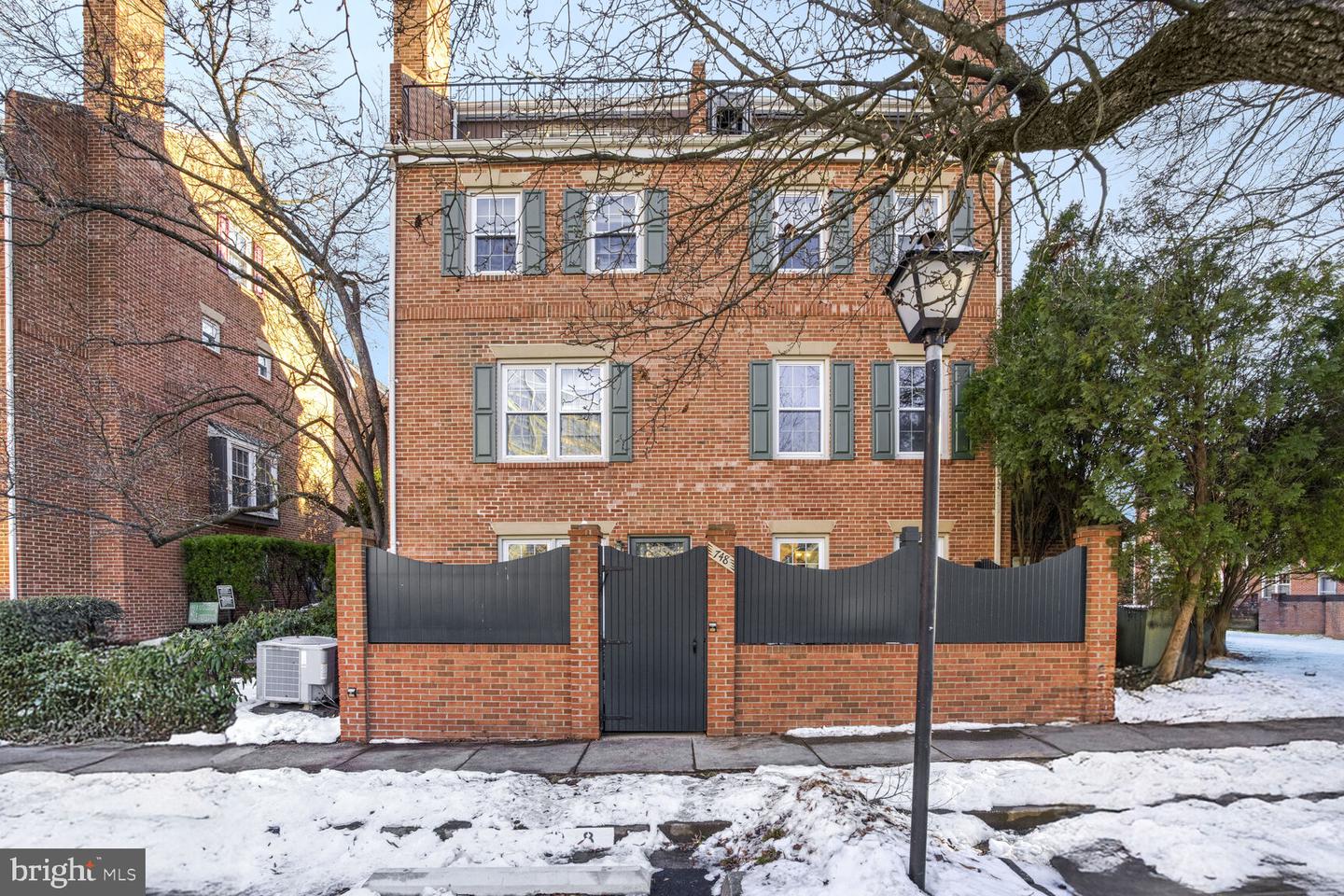 748 N Vermont Street, Arlington